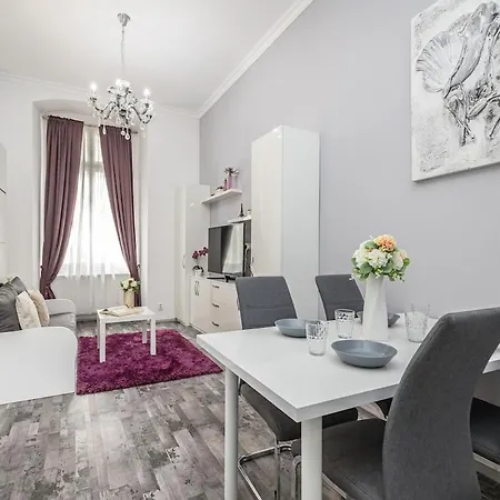 Sweet In Historic Mala Strana Next To Prague! Appartamento